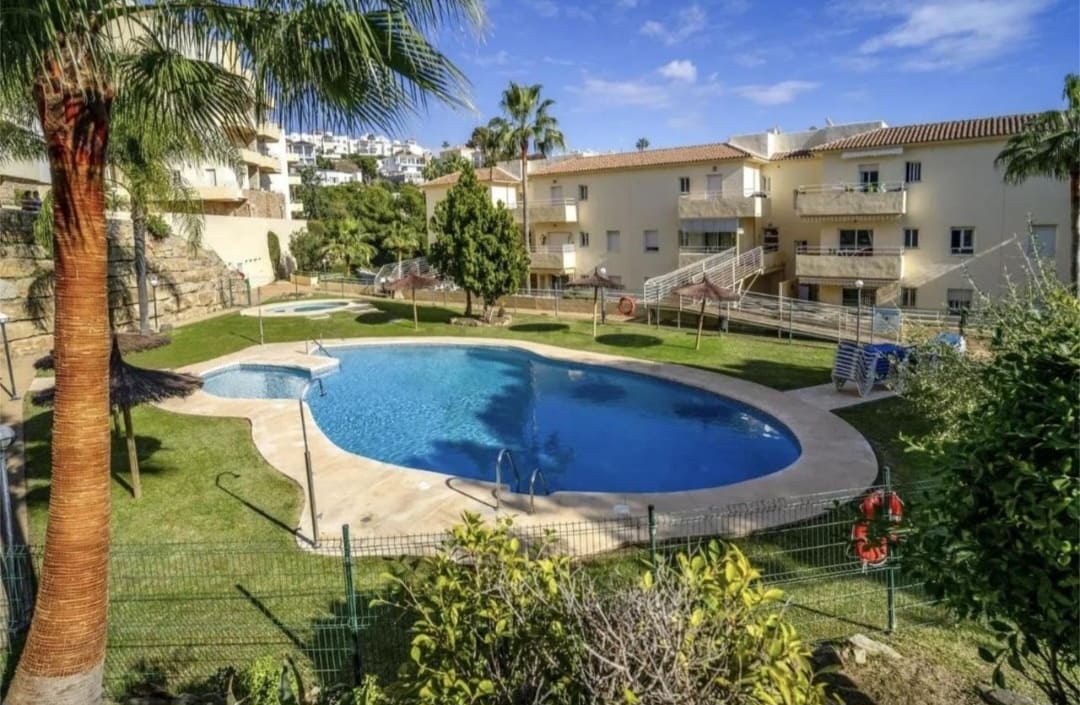 2 slaapkamer Strandappartement te koop in Mijas met zwembad garage - € 306.000 (Ref: 9568066)