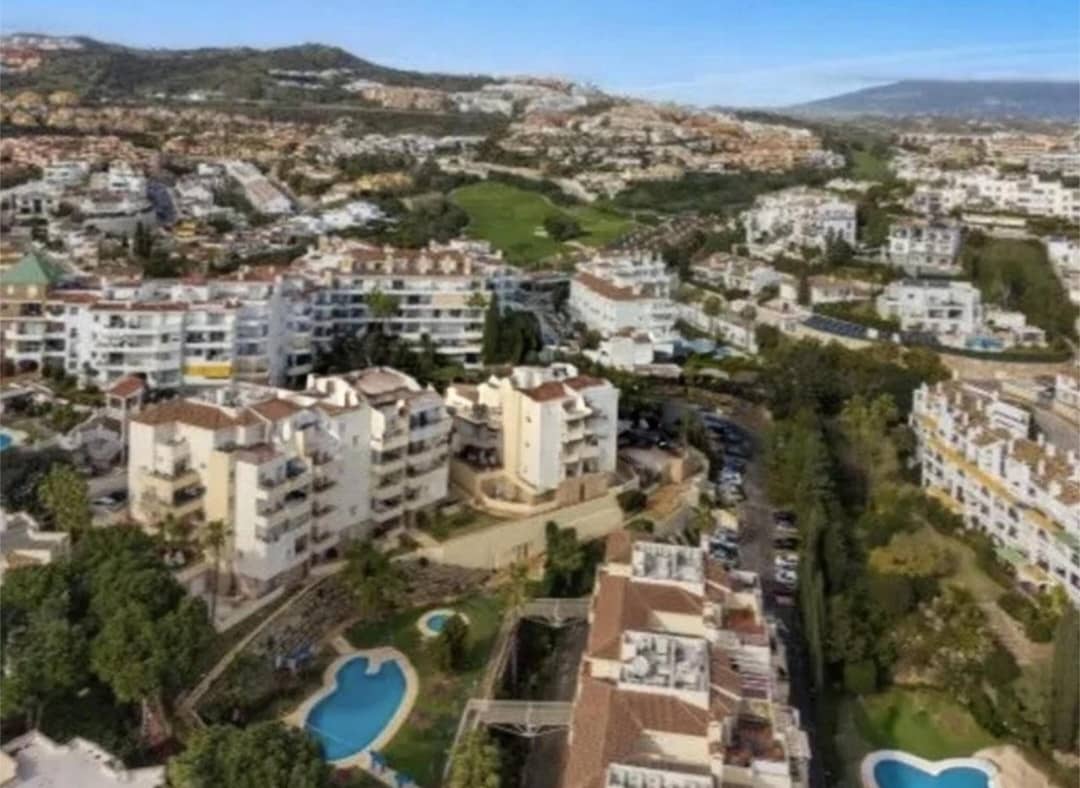 2 slaapkamer Strandappartement te koop in Mijas met zwembad garage - € 306.000 (Ref: 9568066)