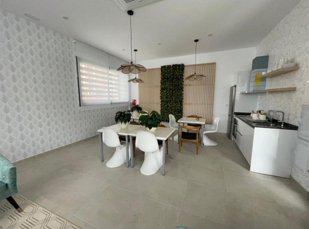 3 bedroom Flat for rent in Malaga city with garage - € 2,500 (Ref: 9594703)