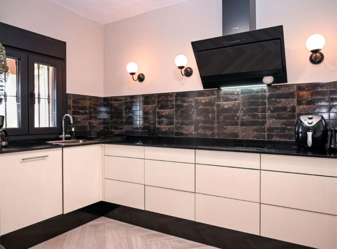 Chalet de 4 habitaciones en Alhaurín de la Torre en venta con piscina garaje - 975.000 € (Ref: 9607236)