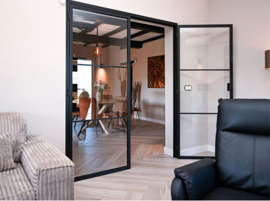 Chalet de 4 habitaciones en Alhaurín de la Torre en venta con piscina garaje - 975.000 € (Ref: 9607236)