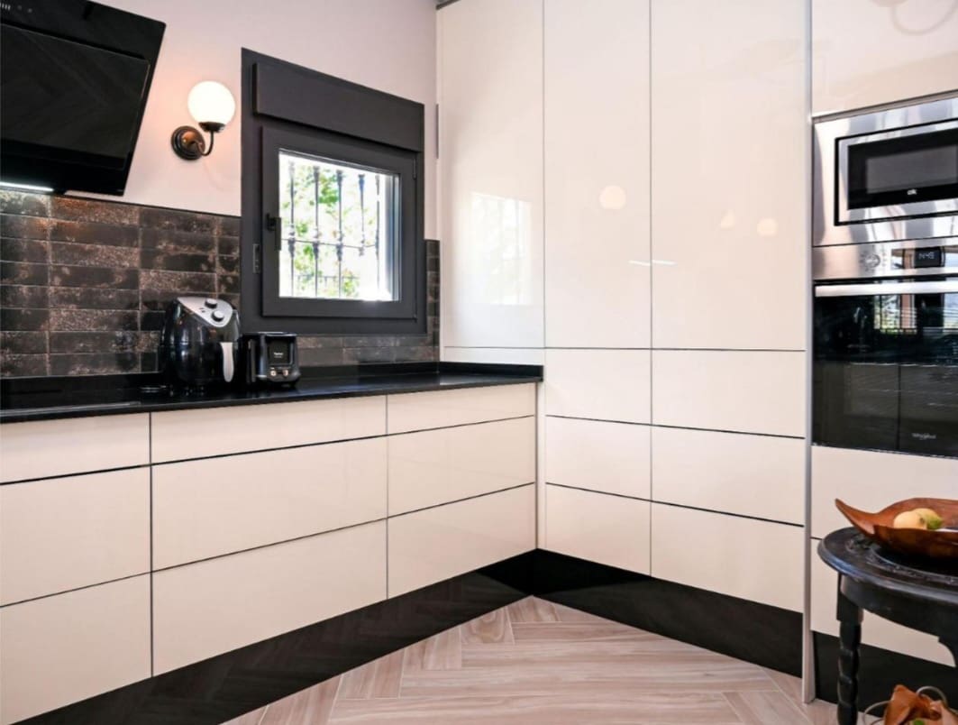 Chalet de 4 habitaciones en Alhaurín de la Torre en venta con piscina garaje - 975.000 € (Ref: 9607236)