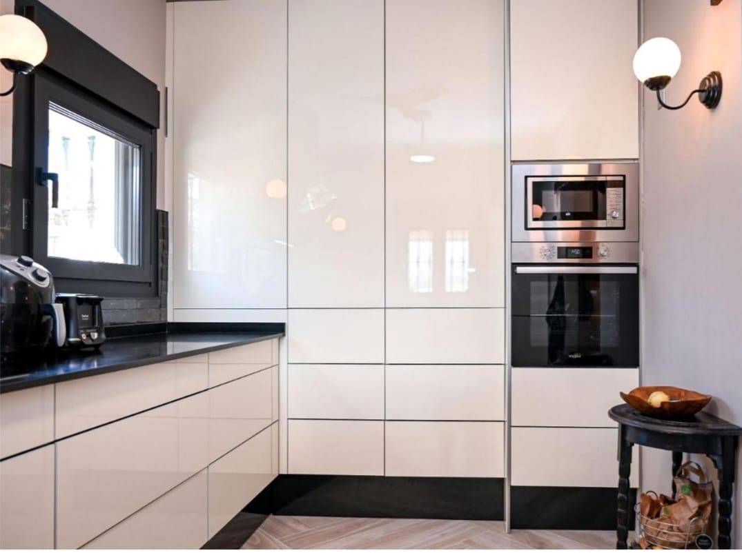 Chalet de 4 habitaciones en Alhaurín de la Torre en venta con piscina garaje - 975.000 € (Ref: 9607236)