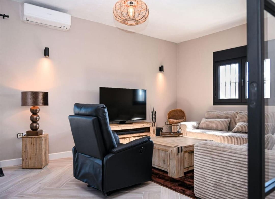 Chalet de 4 habitaciones en Alhaurín de la Torre en venta con piscina garaje - 975.000 € (Ref: 9607236)