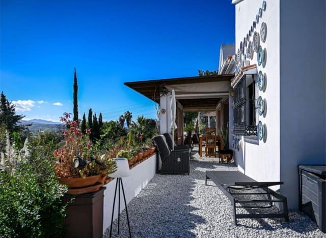 Chalet de 4 habitaciones en Alhaurín de la Torre en venta con piscina garaje - 975.000 € (Ref: 9607236)