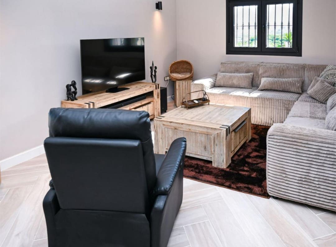 Chalet de 4 habitaciones en Alhaurín de la Torre en venta con piscina garaje - 975.000 € (Ref: 9607236)