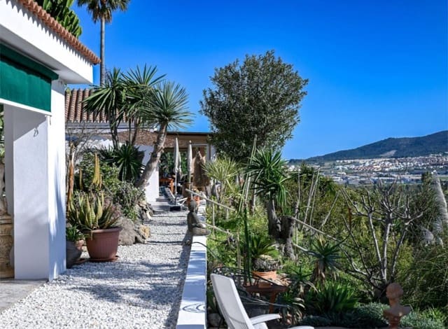 Chalet de 4 habitaciones en Alhaurín de la Torre en venta con piscina garaje - 975.000 € (Ref: 9607236)