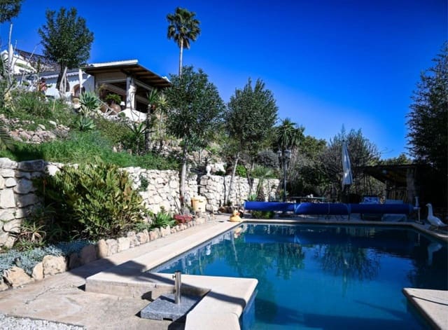 Chalet de 4 habitaciones en Alhaurín de la Torre en venta con piscina garaje - 975.000 € (Ref: 9607236)