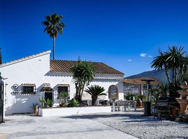 Chalet de 4 habitaciones en Alhaurín de la Torre en venta con piscina garaje - 975.000 € (Ref: 9607236)