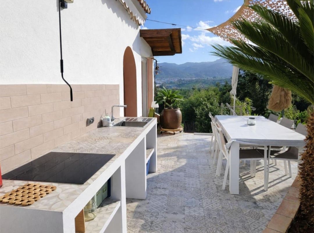 Chalet de 4 habitaciones en Alhaurín de la Torre en venta con piscina garaje - 975.000 € (Ref: 9607236)