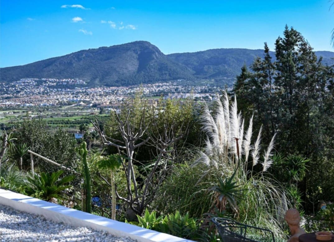 Chalet de 4 habitaciones en Alhaurín de la Torre en venta con piscina garaje - 975.000 € (Ref: 9607236)