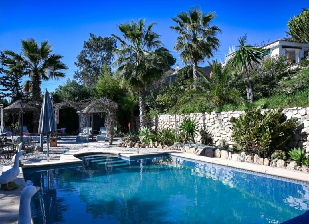 Chalet de 4 habitaciones en Alhaurín de la Torre en venta con piscina garaje - 975.000 € (Ref: 9607236)