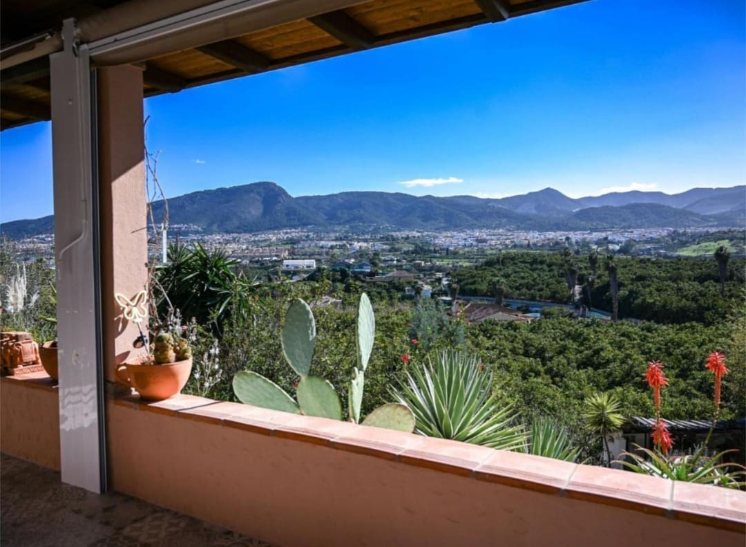 Chalet de 4 habitaciones en Alhaurín de la Torre en venta con piscina garaje - 975.000 € (Ref: 9607236)