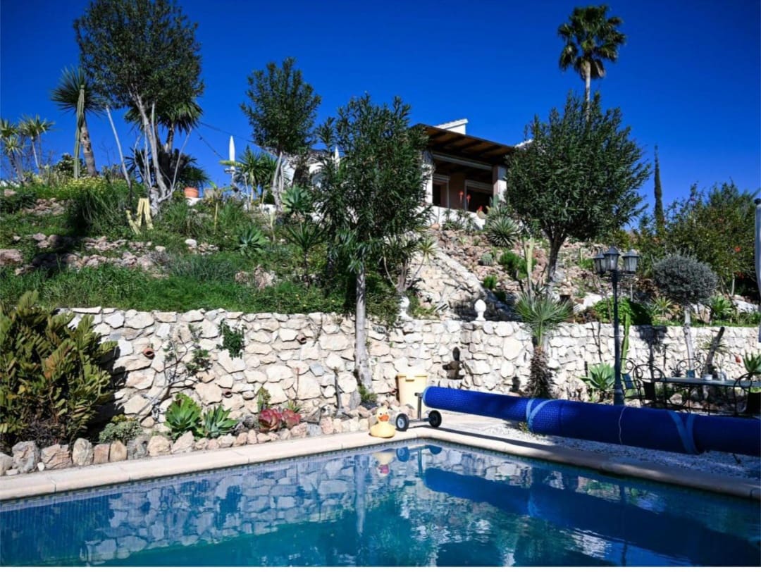 Chalet de 4 habitaciones en Alhaurín de la Torre en venta con piscina garaje - 975.000 € (Ref: 9607236)