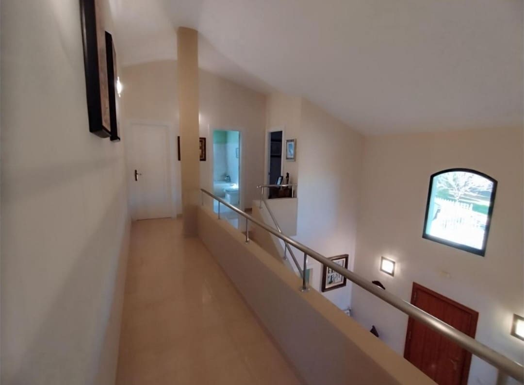 4 Zimmer Villa zu verkaufen in Alhaurin de la Torre mit Pool Garage - 880.000 € (Ref: 9618992)