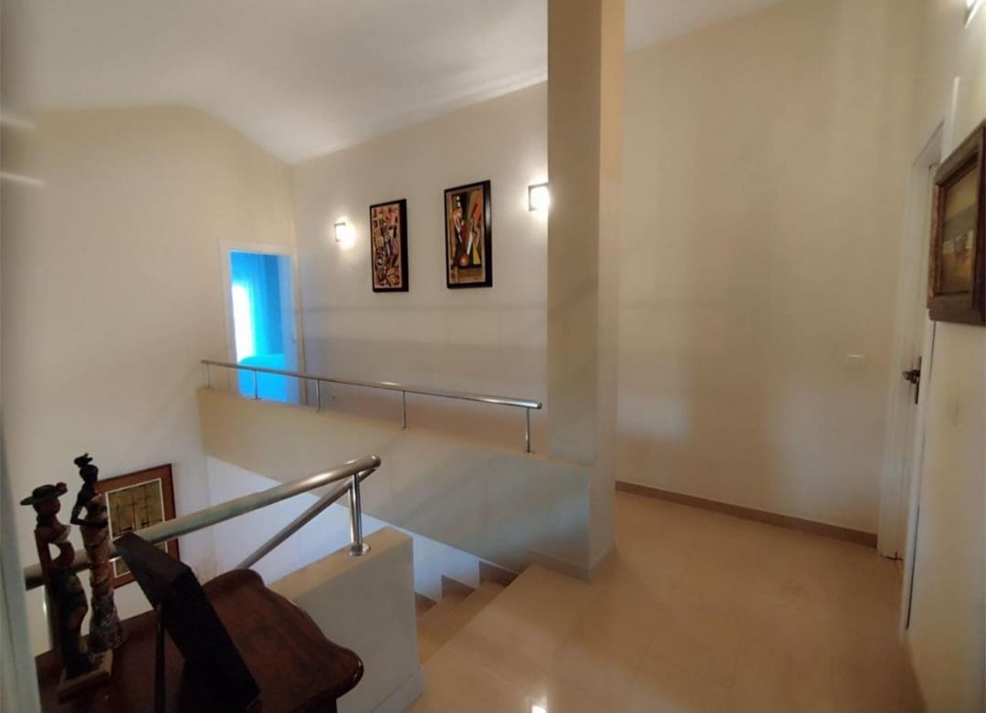 4 Zimmer Villa zu verkaufen in Alhaurin de la Torre mit Pool Garage - 880.000 € (Ref: 9618992)