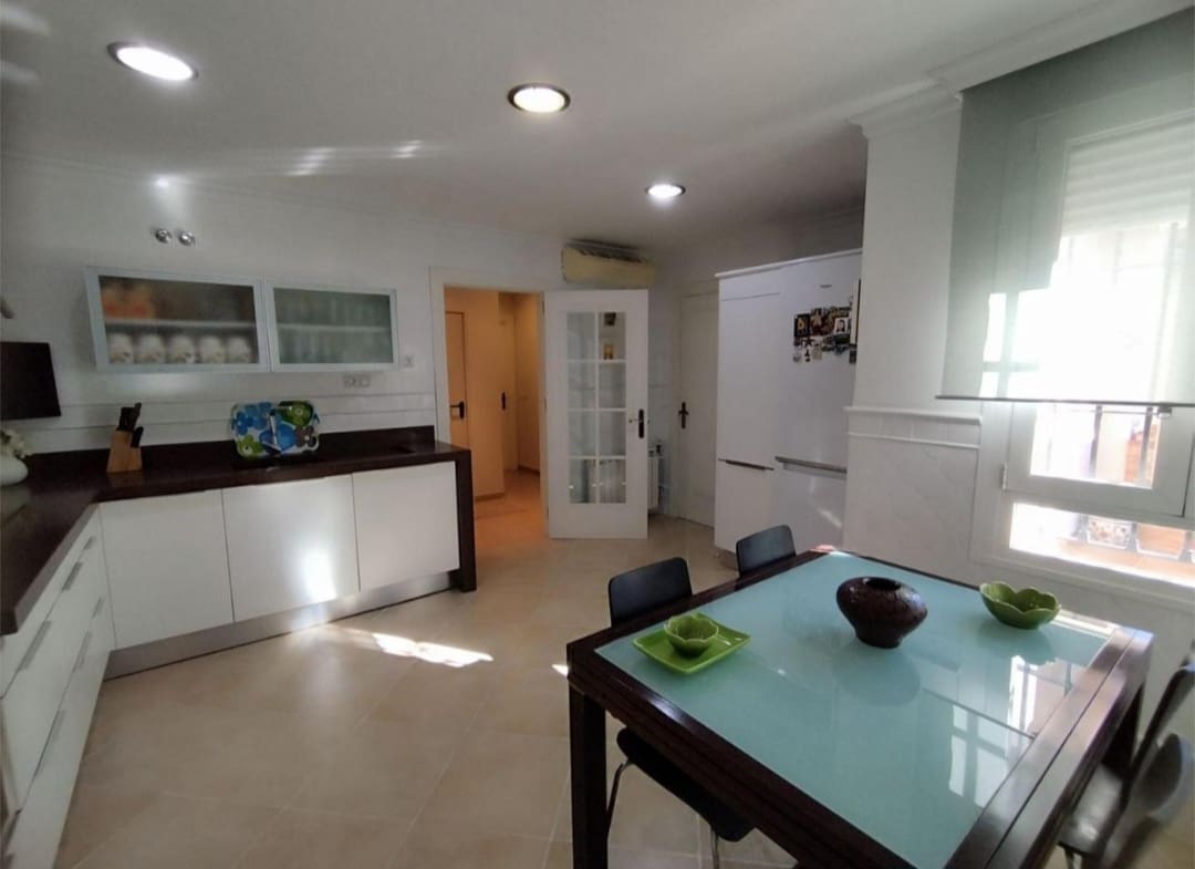 4 Zimmer Villa zu verkaufen in Alhaurin de la Torre mit Pool Garage - 880.000 € (Ref: 9618992)