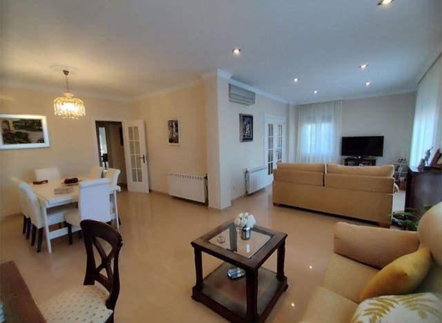 4 Zimmer Villa zu verkaufen in Alhaurín de la Torre mit Pool Garage - 880.000 € (Ref: 9618992)