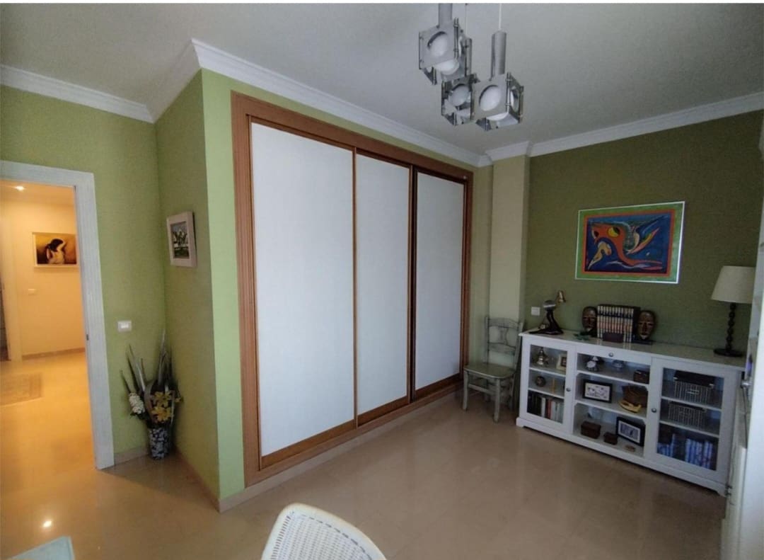 4 Zimmer Villa zu verkaufen in Alhaurin de la Torre mit Pool Garage - 880.000 € (Ref: 9618992)