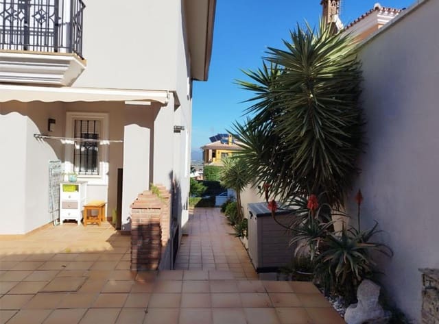 4 Zimmer Villa zu verkaufen in Alhaurín de la Torre mit Pool Garage - 880.000 € (Ref: 9618992)
