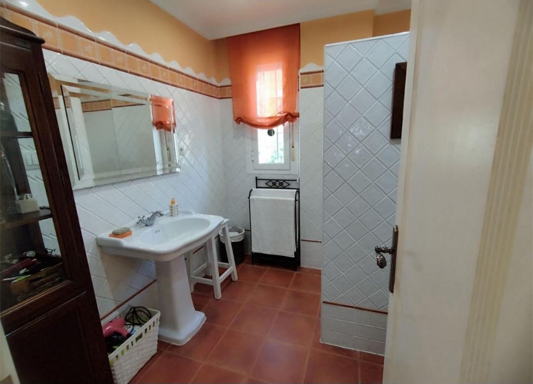 4 Zimmer Villa zu verkaufen in Alhaurin de la Torre mit Pool Garage - 880.000 € (Ref: 9618992)