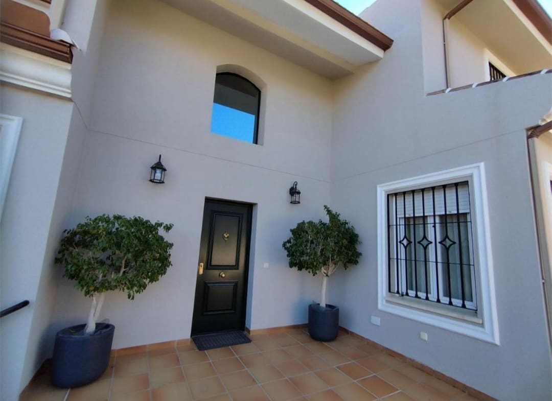 4 Zimmer Villa zu verkaufen in Alhaurin de la Torre mit Pool Garage - 880.000 € (Ref: 9618992)