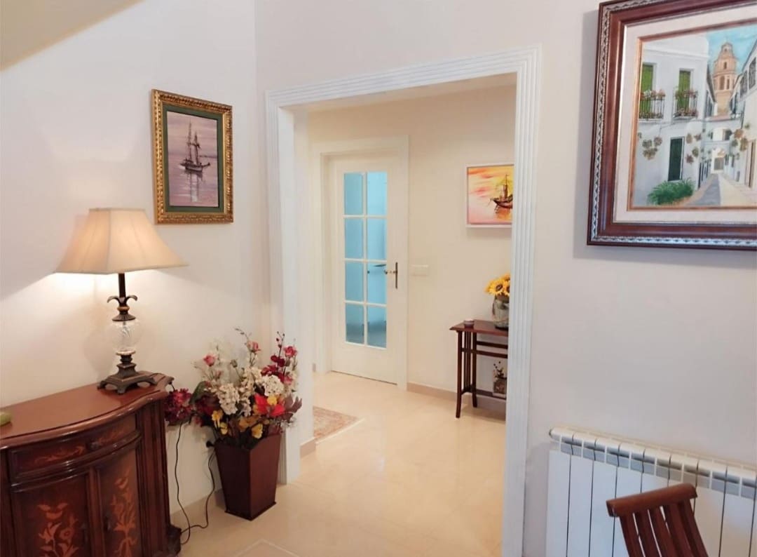 4 Zimmer Villa zu verkaufen in Alhaurin de la Torre mit Pool Garage - 880.000 € (Ref: 9618992)