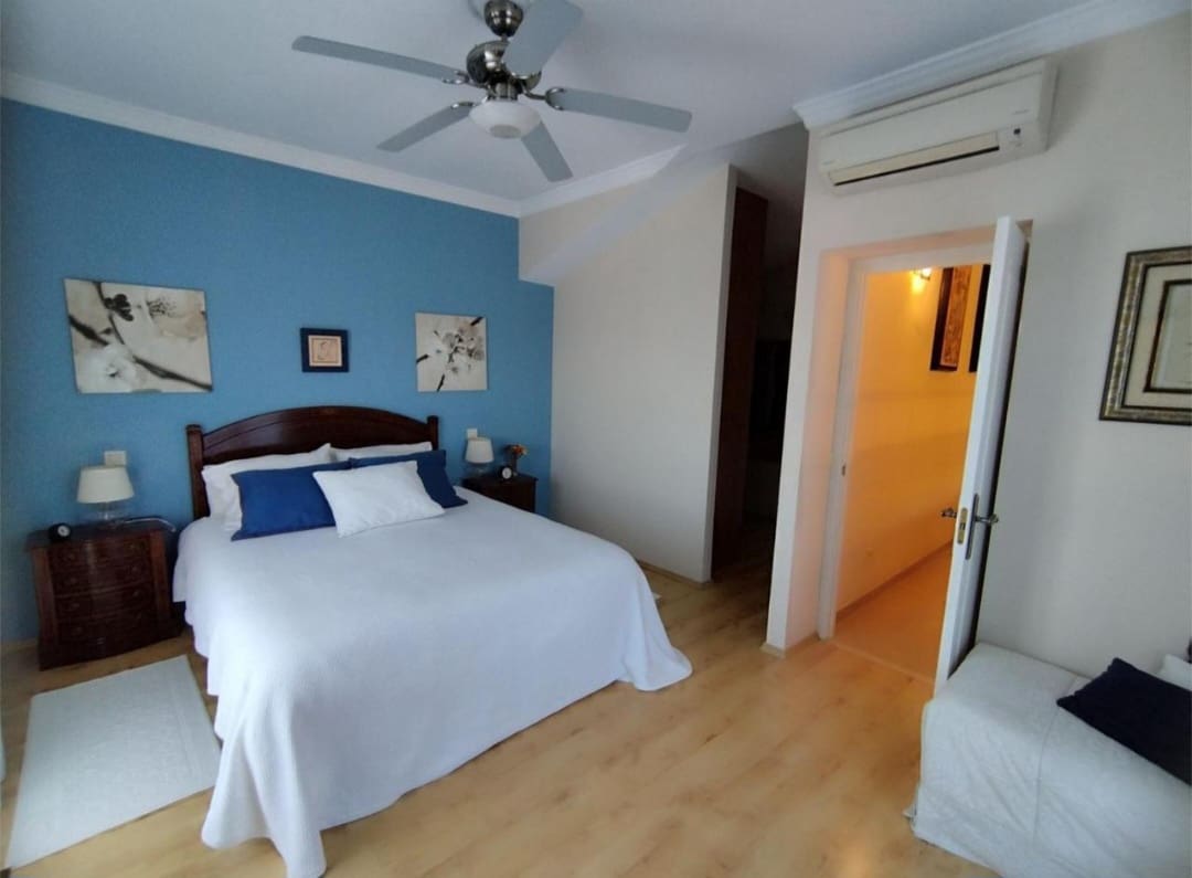 4 Zimmer Villa zu verkaufen in Alhaurin de la Torre mit Pool Garage - 880.000 € (Ref: 9618992)