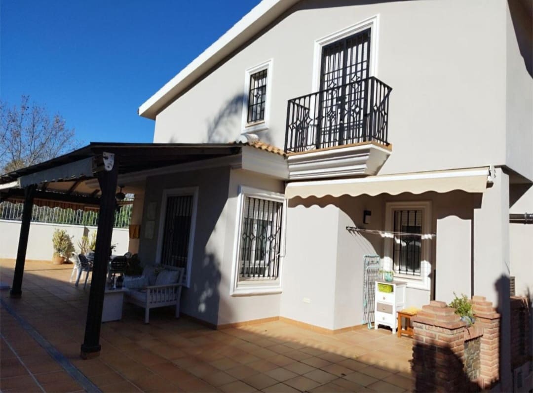 4 Zimmer Villa zu verkaufen in Alhaurin de la Torre mit Pool Garage - 880.000 € (Ref: 9618992)