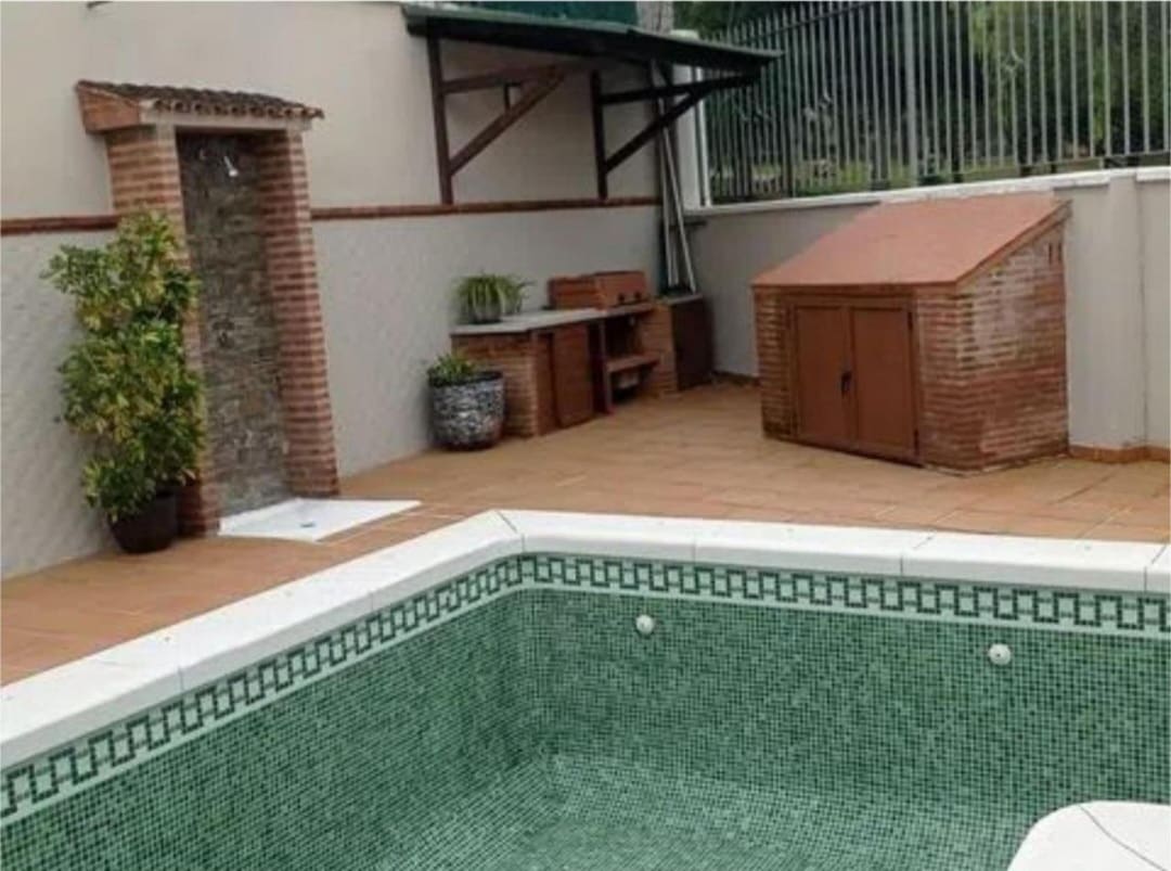 4 Zimmer Villa zu verkaufen in Alhaurin de la Torre mit Pool Garage - 880.000 € (Ref: 9618992)