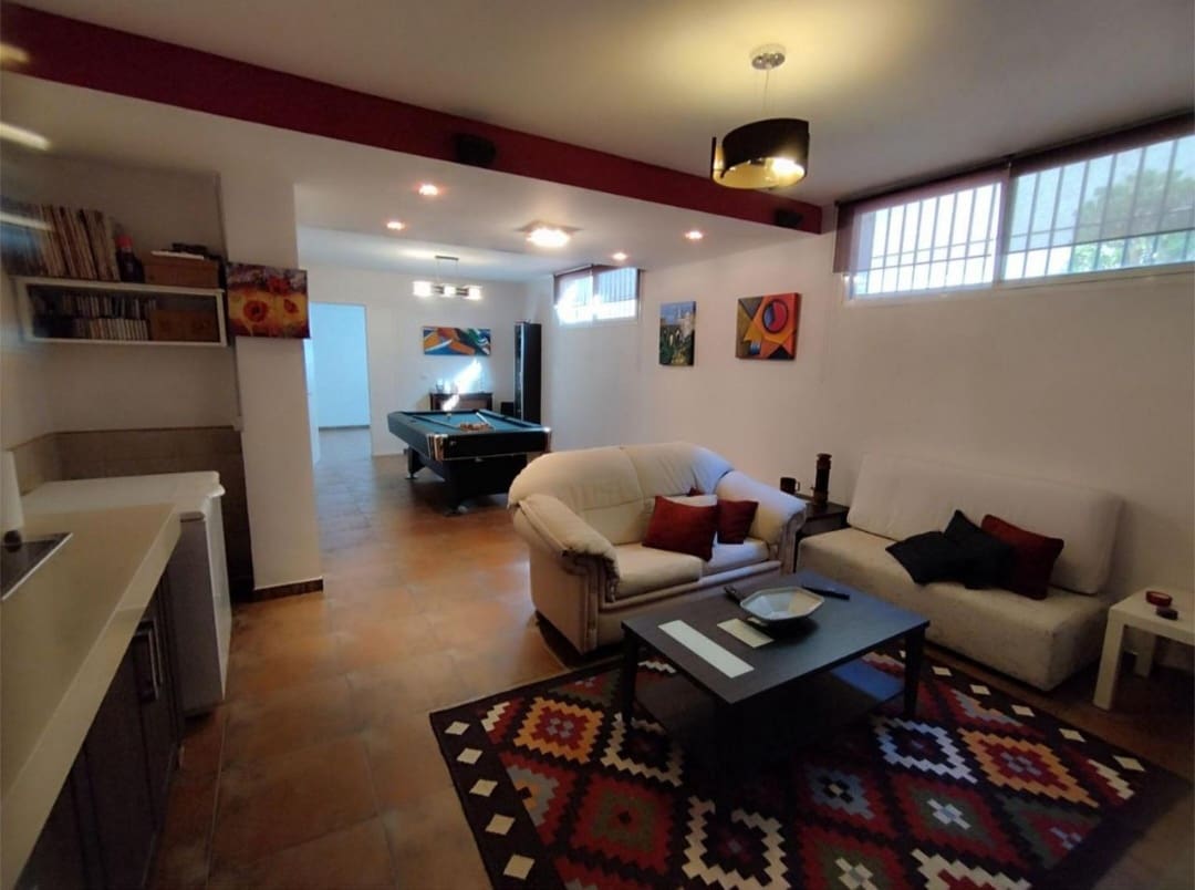 4 Zimmer Villa zu verkaufen in Alhaurin de la Torre mit Pool Garage - 880.000 € (Ref: 9618992)