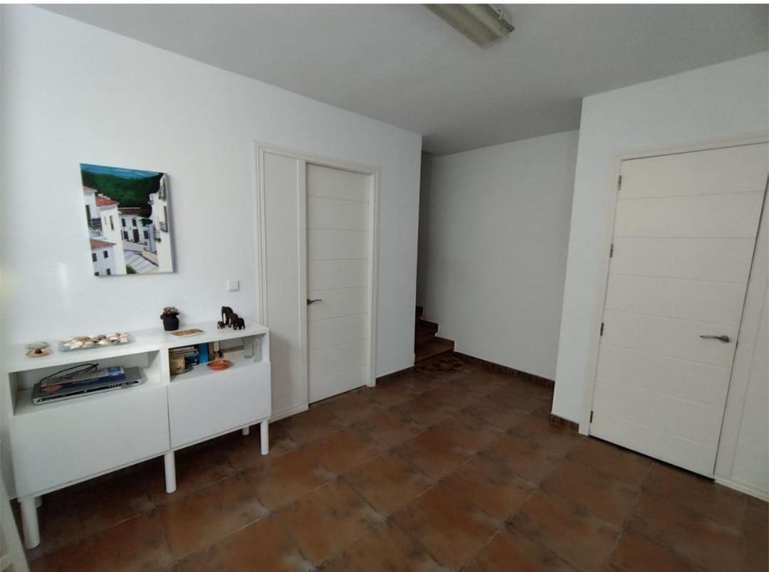 4 Zimmer Villa zu verkaufen in Alhaurin de la Torre mit Pool Garage - 880.000 € (Ref: 9618992)