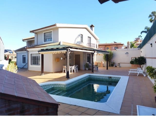 4 Zimmer Villa zu verkaufen in Alhaurín de la Torre mit Pool Garage - 880.000 € (Ref: 9618992)
