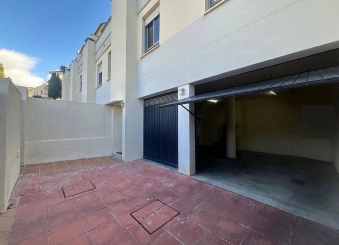 3 soveværelse Semi-Rækkehus til salg i Fuengirola med swimmingpool - € 592.250 (Ref: 9618993)