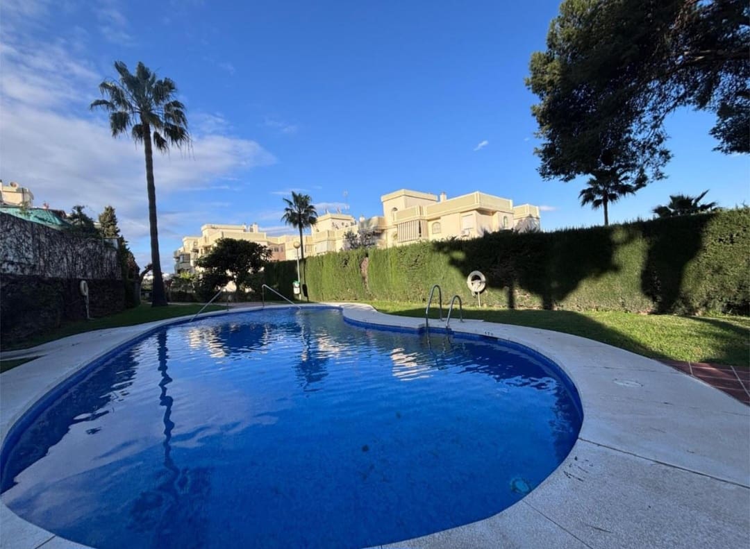 Piso de 3 habitaciones en Torremolinos en venta con piscina garaje - 350.000 € (Ref: 9618994)