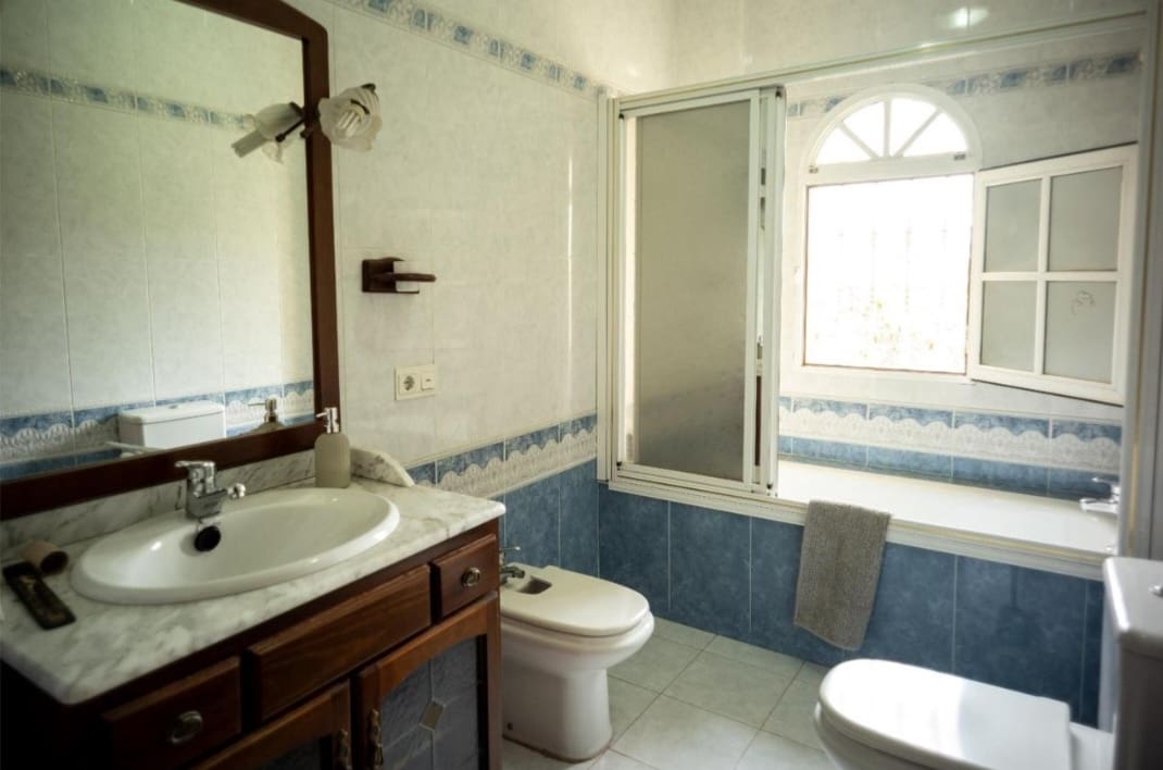 3 bedroom Villa for sale in Malaga city with pool garage - € 1,010,000 (Ref: 9618995)