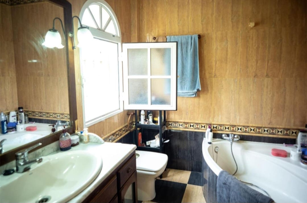 3 bedroom Villa for sale in Malaga city with pool garage - € 1,010,000 (Ref: 9618995)