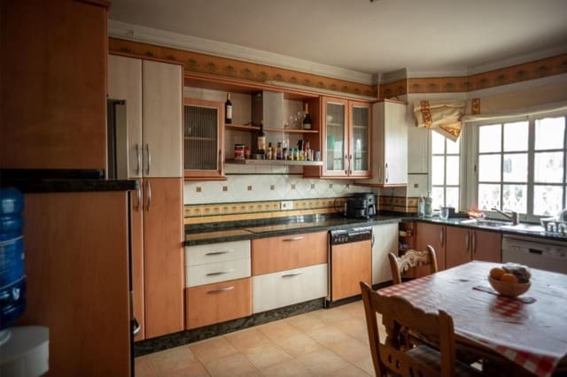 3 bedroom Villa for sale in Málaga city with pool garage - € 1,010,000 (Ref: 9618995)