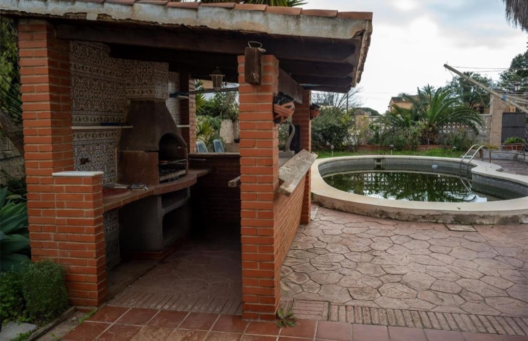 3 bedroom Villa for sale in Malaga city with pool garage - € 1,010,000 (Ref: 9618995)