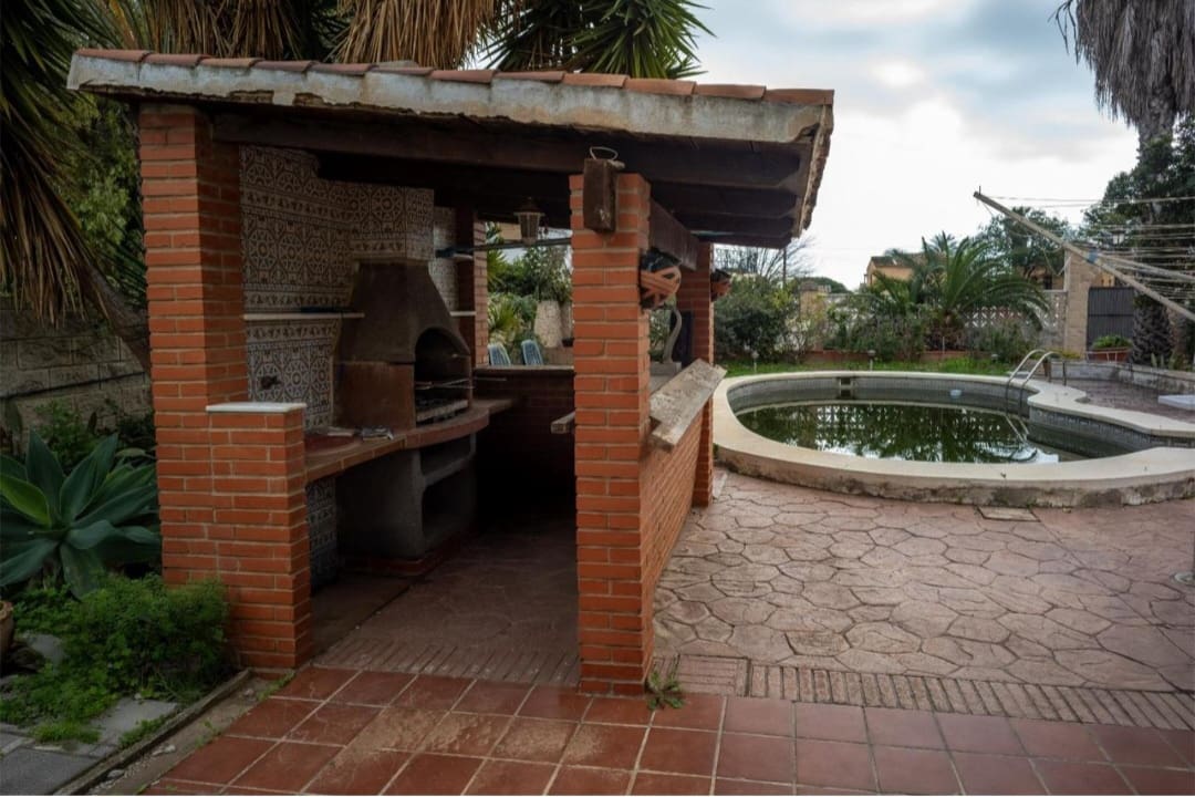 3 bedroom Villa for sale in Malaga city with pool garage - € 1,010,000 (Ref: 9618995)