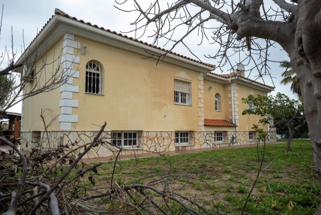 3 bedroom Villa for sale in Malaga city with pool garage - € 1,010,000 (Ref: 9618995)