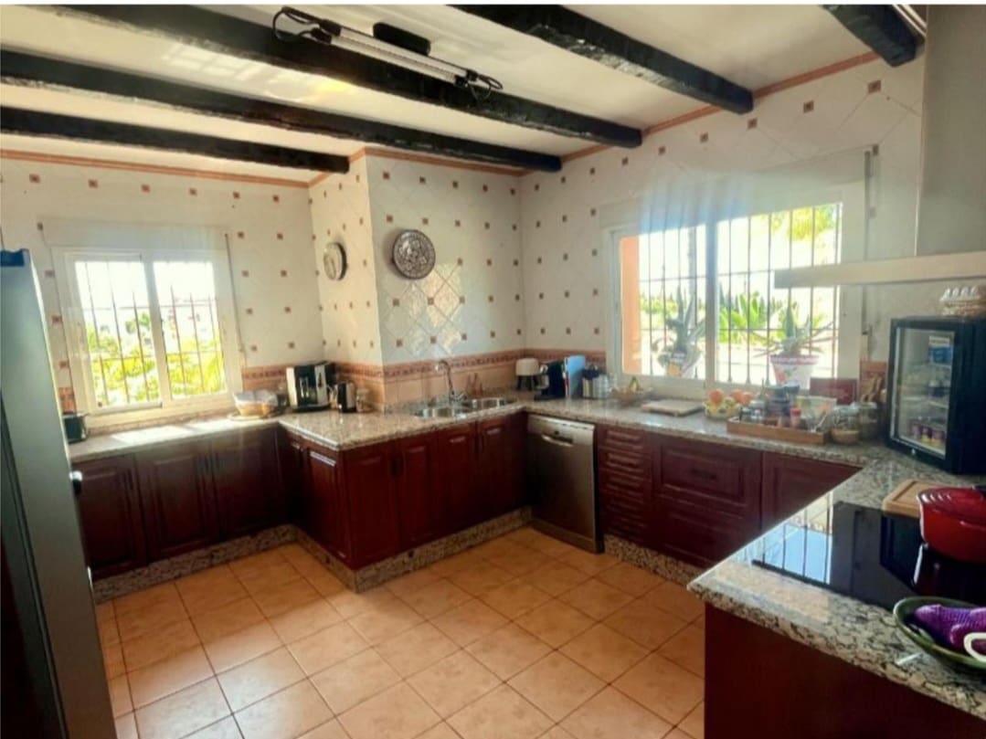 4 sovrum Villa till salu i Alhaurin el Grande med pool garage - 870 000 € (Ref: 9633921)