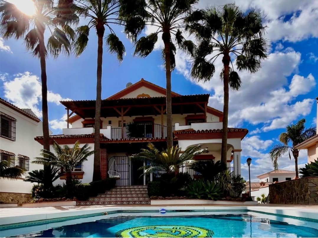 4 sovrum Villa till salu i Alhaurin el Grande med pool garage - 870 000 € (Ref: 9633921)