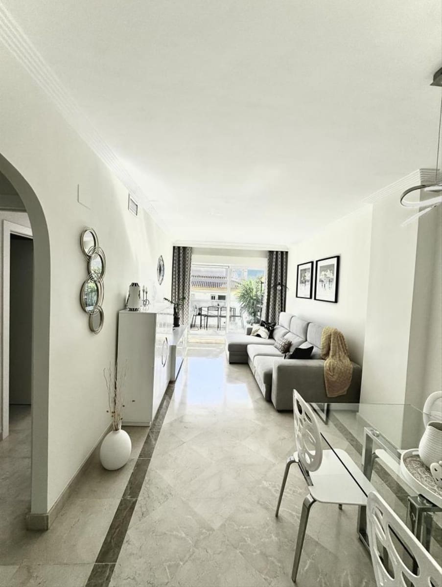 2 bedroom Beach Apartment for sale in Mijas with pool garage - € 355,000 (Ref: 9660834)