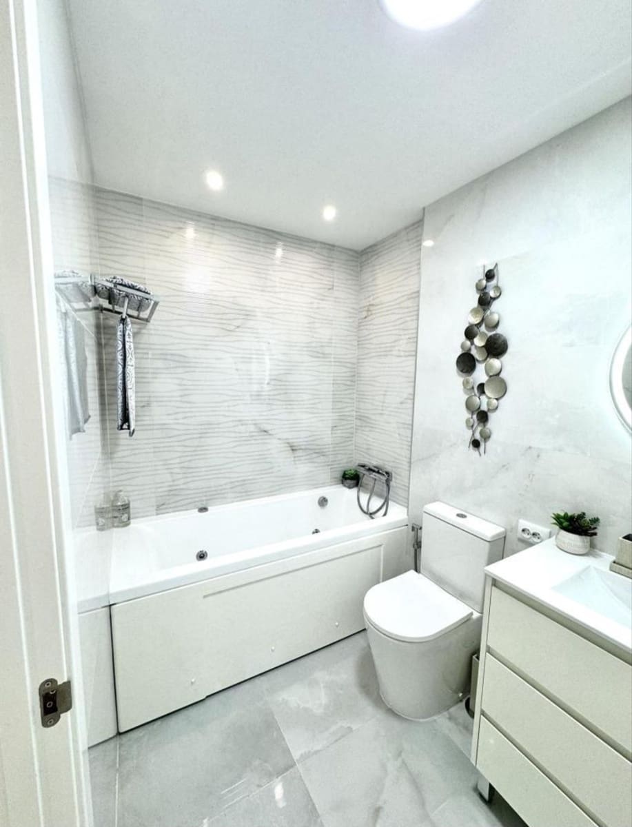 2 bedroom Beach Apartment for sale in Mijas with pool garage - € 355,000 (Ref: 9660834)