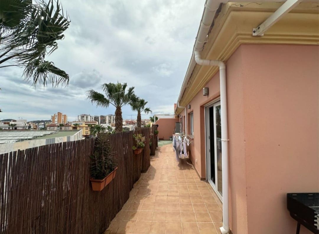 2 bedroom Beach Apartment for sale in Mijas with garage - € 375,000 (Ref: 9663395)