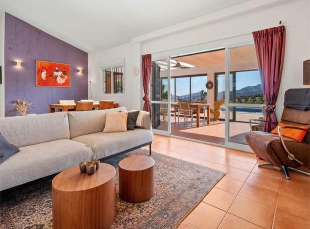 3 soverom Villa til salgs i Viñuela med svømmebasseng - € 419 000 (Ref: 9704551)