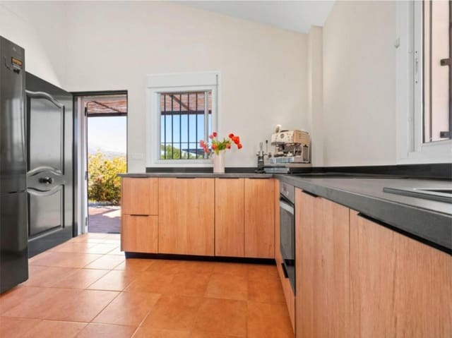 3 soverom Villa til salgs i Viñuela med svømmebasseng - € 419 000 (Ref: 9704551)