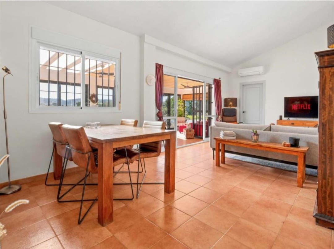 3 sypialnia Willa na sprzedaż w Vinuela z basenem - 419 000 € (Ref: 9704551)