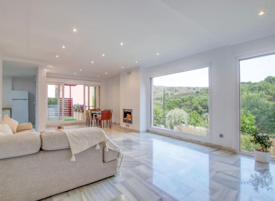 4 quarto Moradia para venda em Benahavis com piscina - 679 000 € (Ref: 9714547)